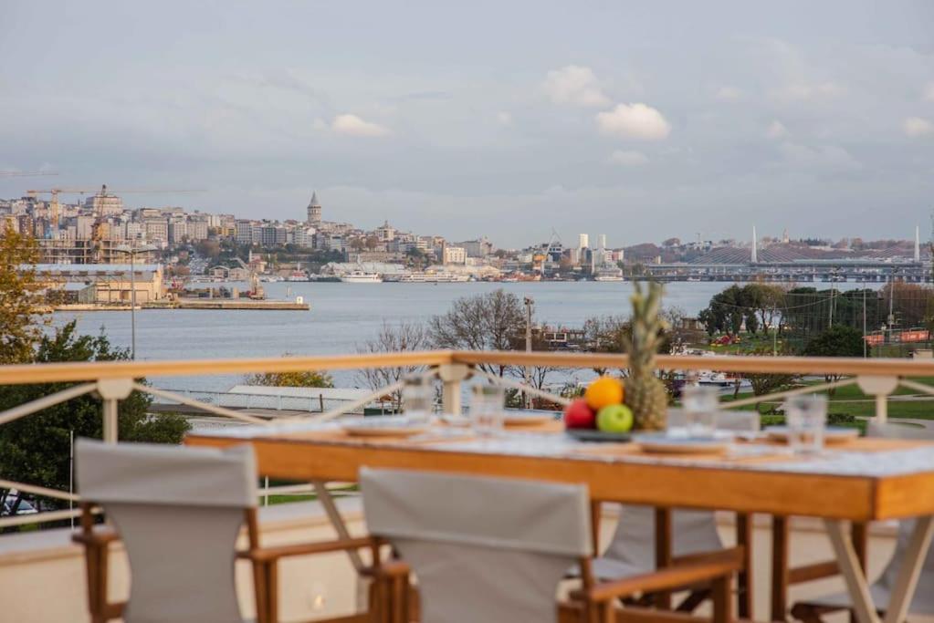 Waterfront Apartment By The Tram - Terrace With Dome & Golden Horn View In Fatih Isztambul Kültér fotó