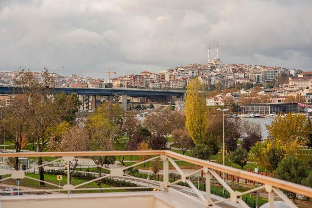 Waterfront Apartment By The Tram - Terrace With Dome & Golden Horn View In Fatih Isztambul Kültér fotó