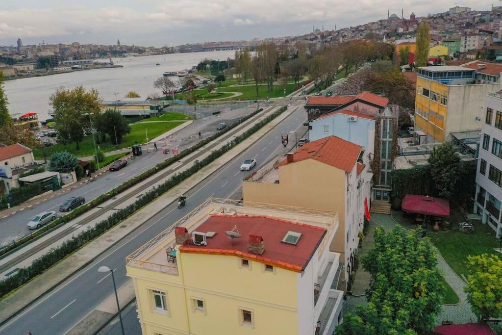 Waterfront Apartment By The Tram - Terrace With Dome & Golden Horn View In Fatih Isztambul Kültér fotó