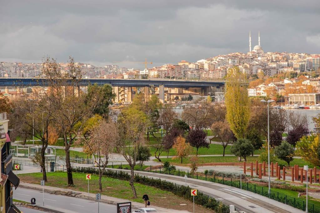 Waterfront Apartment By The Tram - Terrace With Dome & Golden Horn View In Fatih Isztambul Kültér fotó