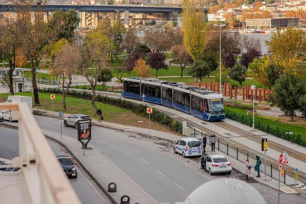 Waterfront Apartment By The Tram - Terrace With Dome & Golden Horn View In Fatih Isztambul Kültér fotó