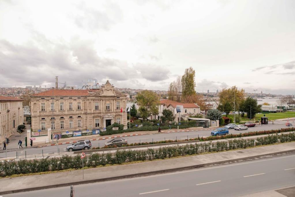 Waterfront Apartment By The Tram - Terrace With Dome & Golden Horn View In Fatih Isztambul Kültér fotó
