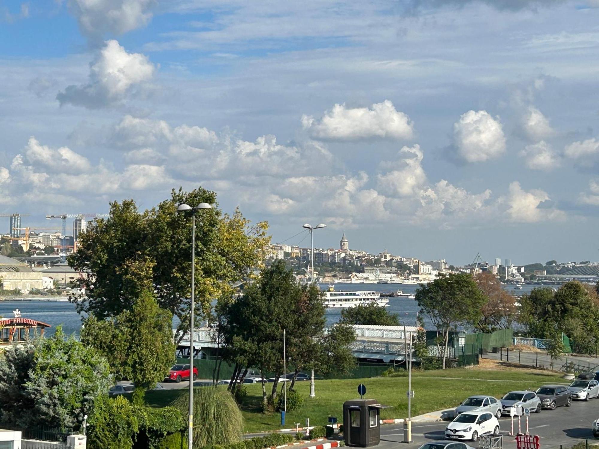 Waterfront Apartment By The Tram - Terrace With Dome & Golden Horn View In Fatih Isztambul Kültér fotó