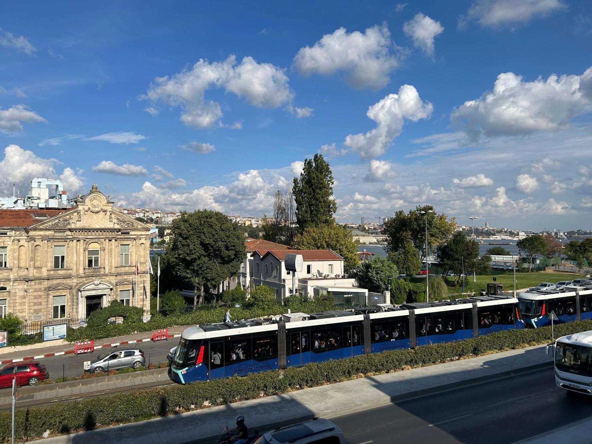 Waterfront Apartment By The Tram - Terrace With Dome & Golden Horn View In Fatih Isztambul Kültér fotó
